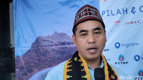 Asisten Deputi Bidang Koordinasi Pengelolaan Lingkungan dan Kehutanan Kemenko Marves Rofi Alhanif memberikan keterangan pers seusai launching program Pilah Sampah Secara Inovatif di Labuan Bajo, Jumat (27/9/2024).