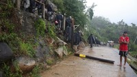 Ahli meteorologi AccuWeather Jesse Ferrell menyebut John sebagai badai zombie - istilah yang merujuk pada sistem yang menghilang sebelum menguat kembali menjadi badai, yang pertama kali dicetuskan oleh Badan Cuaca Nasional AS pada tahun 2020 ketika sisa-sisa badai Paulette terbentuk kembali di dekat Azores setelah menghantam Bermuda.  