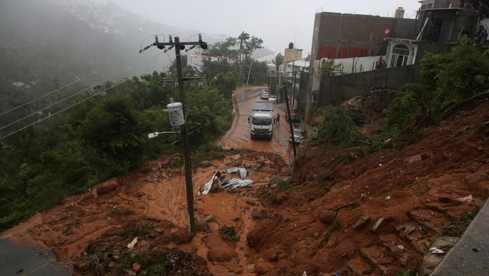 A general view shows a mudslide caused by Hurricane John, in Acapulco, Mexico, September 26, 2024. REUTERS/Javier Verdin     TPX IMAGES OF THE DAY