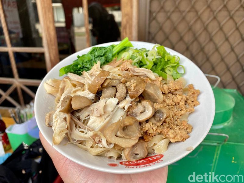 Bakmi Delima di dalam Perumahan Villa Melati Mas.