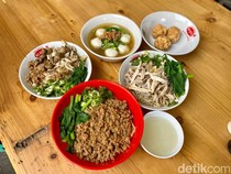 Ada Bakmi Keriting Jumbo hingga Bakmi Karet Halal di Perumahan Ini