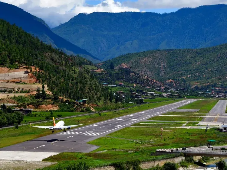 Potret Bandara yang Cuma Bisa Didarati Oleh 50 Pilot