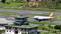 Pesawat jet besar tidak bisa digunakan dalam kondisi unik ini untuk terbang masuk dan keluar dari Paro (Foto: iStock)