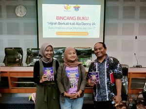 Bincang Buku Hijrah Berkali-kali Ala Denny JA, Ulas Problematika Pemimpin RI