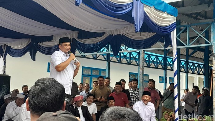 Bobby Nasution saat sambutan di Kelurahan Gunung Baringin di Madina (Foto: Nizar Aldi/detikSumut)