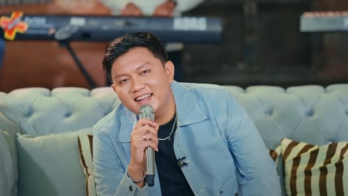 Tangkapan layar video klip lagu Sekti oleh Denny Caknan