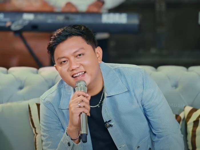 Tangkapan layar video klip lagu Sekti oleh Denny Caknan