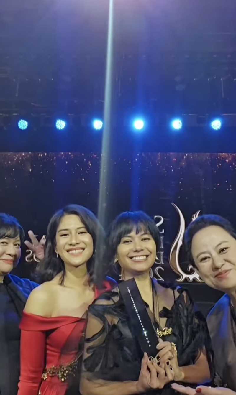 Dian Sastro Kulineran di Seoul Sebelum Terima Penghargaan Gadis Kretek