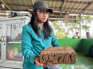Ekskavasi Istana Bhre Wengker di Mojokerto Temukan Bata Berelief Sulur