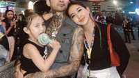 Erika Nakesya adalah istri dari seorang musisi bernama Young Lex. Namanya mencuat ketika ia resmi menikah dengan Young Lex pada 2019. Foto: Instagram/erikanakesya