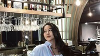  Dalam pernikahan tersebut ia dikaruniai seorang anak perempuan yang cantik. Erika kembali disoroti gegara memulai bisnis kuliner pertamanya dalam konsep Warung Sunda. Foto: Instagram/erikanakesya