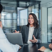 Psikologi Ungkap Karakter Kuat Wanita yang Pergi ke Kantor Tanpa Makeup