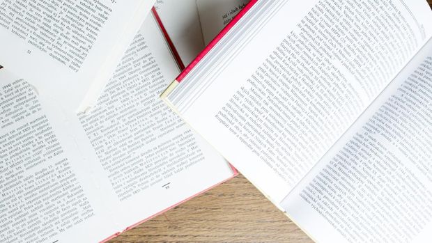 Ilustrasi teks di dalam buku