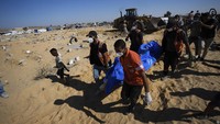 Kementerian Kesehatan Gaza, yang dikelola Hamas, mengecam apa yang disebutnya sebagai cara Israel yang “tidak berperikemanusiaan dan tidak bermoral” dalam menangani jasad-jasad tersebut.  