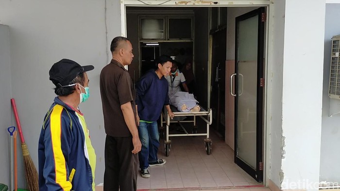 Jenazah korban saat di Rumah Sakit Mohammad Husein Palembang