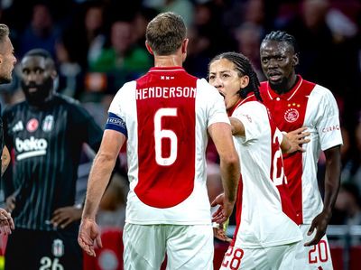 Momen Panas Jordan Henderson Ngomelin Rekan Sendiri hingga Dilerai