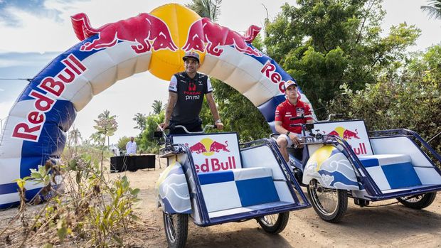 Jorge Martin dan Pedro Acosta balapan becak.