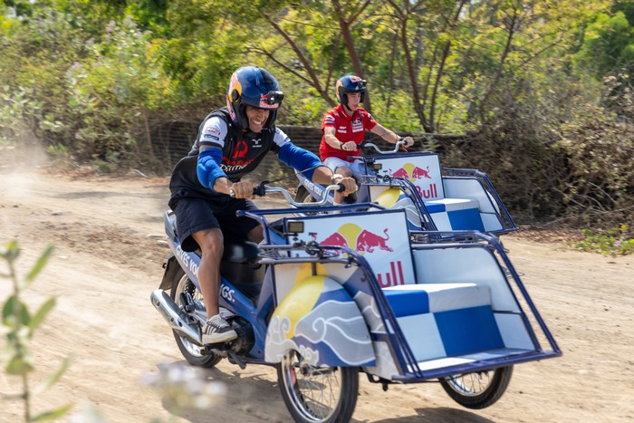 Jorge Martin dan Pedro Acosta balapan becak.