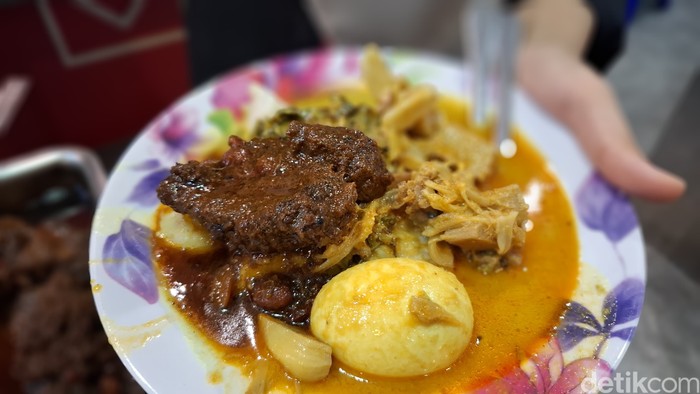 Adu Gurih 3 Ketupat Sayur Padang Populer di Jakarta, Begini Rasanya
