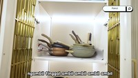Tasyi membuat lemari khusus panci dan wajan. Hal ini agar keduanya mudah dicari sekaligus tidak lembap jika ditaruh sembarangan. Foto: YouTube Tasyi Athasyia