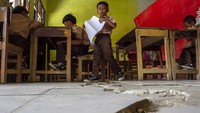 Hingga kini belum ada upaya perbaikan yang berarti dari pihak terkait ataupun relokasi untuk kegiatan belajar mengajar.
