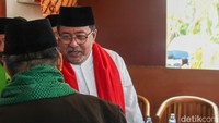 Lokasi ini berdekatan dengan Kabupaten Tangerang. Tokoh setempat menyinggung kontribusi Anies Baswedan mengaliri wilayah ini dengan air PAM semasa menjabat gubernur DKI Jakarta.  