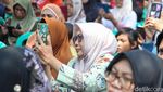 Momen Rano Karno Sapa Warga Kamal Jakbar, Bicara Insentif
