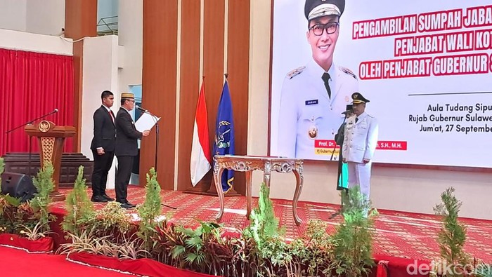 Pelantikan Firmanza menjadi Pj Wali Kota Palopo di Aula Tudang Sipulung rumah jabatan Gubernur Sulsel, Jumat (27/9/2024).
