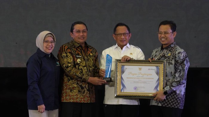 Pemkab Sumedang raih penghargaan Anindhita Wistara Data dari Badan Pusat Statistik (BPS) pada peringatan Anugerah Hari Stastik Nasional (HSN) Tahun 2024.