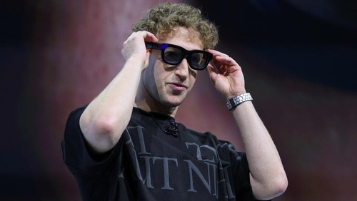 Meta CEO Mark Zuckerberg presents Orion AR Glasses, as he makes a keynote speech during the Meta Connect annual event, at the companys headquarters in Menlo Park, California, U.S. September 25, 2024. REUTERS/Manuel Orbegozo