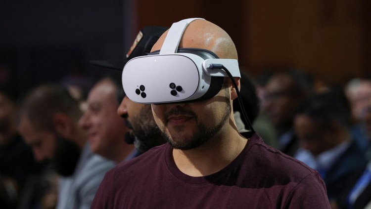 Meta CEO Mark Zuckerberg presents Orion AR Glasses, as he makes a keynote speech during the Meta Connect annual event, at the companys headquarters in Menlo Park, California, U.S. September 25, 2024. REUTERS/Manuel Orbegozo