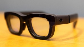 Perangkat virtual reality/augmented reality (VR/AR) dengan bentuk menyerupai kacamata biasa ini berbeda dengan perangkat gemuk yang sudah tersedia di pasaran.