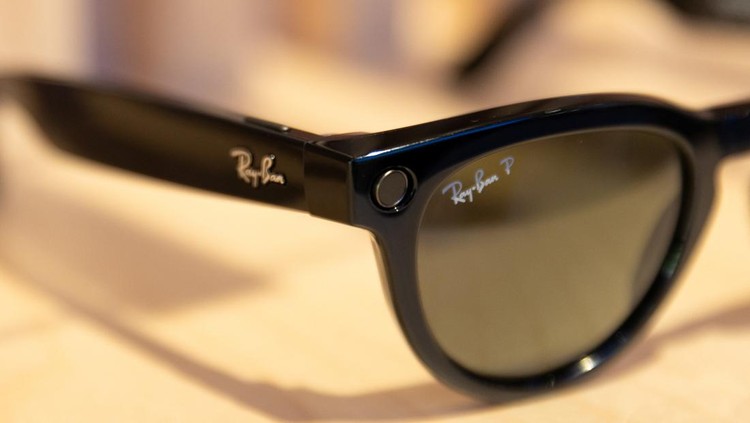 Meta CEO Mark Zuckerberg presents Orion AR Glasses, as he makes a keynote speech during the Meta Connect annual event, at the companys headquarters in Menlo Park, California, U.S. September 25, 2024. REUTERS/Manuel Orbegozo