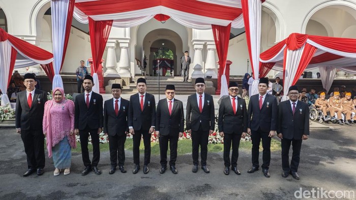 Penganugerahaan Tanda Kehormatan Satyalancana Wira Karya