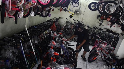 Geliat Penjualan Sepeda di Pasar Rumput yang Terus Menyusut