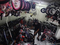 Geliat Penjualan Sepeda di Pasar Rumput yang Terus Menyusut