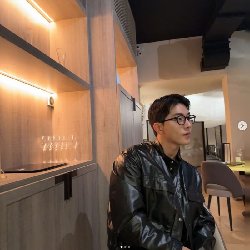 Pesona Nam Joo Hyuk Pulang Wamil, Tampil di Paris Fashion Week 2024