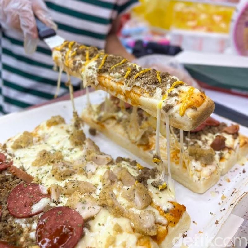 Pizza Tarik di Surabaya