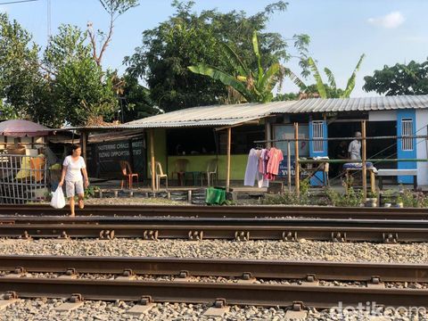 Potret kawasan Bong Suwung, Kota Jogja, setelah warga menerima tawaran PT KAI soal kompensasi untuk membongkar tempat tinggal  mereka secara mandiri, Jumat (27/9/2024) sore.