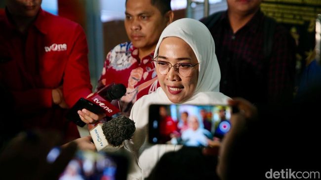 Potret Tia Rahmania Konsultasi ke Bareskrim soal Tuduhan PDIP