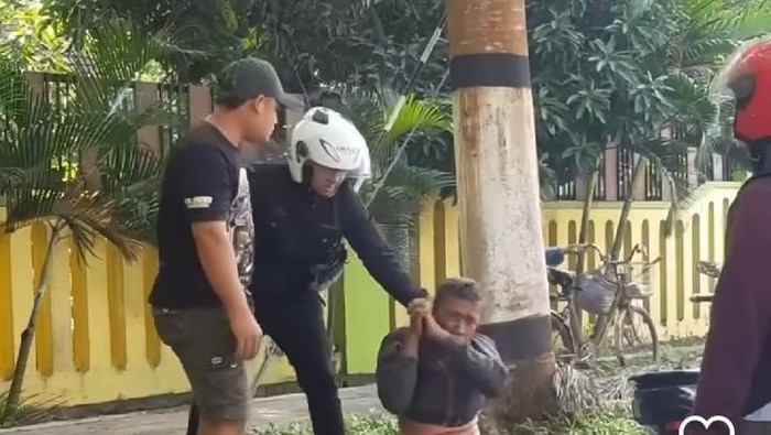 Pria dianiaya di pinggir Jalan Pare Kediri