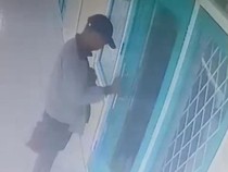 Pencuri Kotak Amal Masjid di Lubuklinggau Terekam CCTV