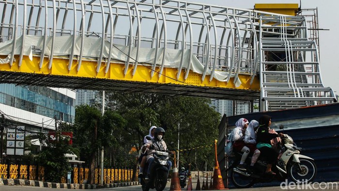 Proyek JPO Berkonsep Modern di Sunter Barat Terus Dikebut Pembangunan JPO di Jalan Danau Sunter Barat terus dikebut. JPO itu dibangun dengan konsep modern.
