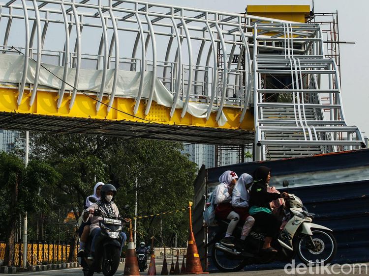 Proyek JPO Berkonsep Modern di Sunter Barat Terus Dikebut