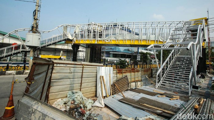 Proyek JPO Berkonsep Modern di Sunter Barat Terus Dikebut Pembangunan JPO di Jalan Danau Sunter Barat terus dikebut. JPO itu dibangun dengan konsep modern.