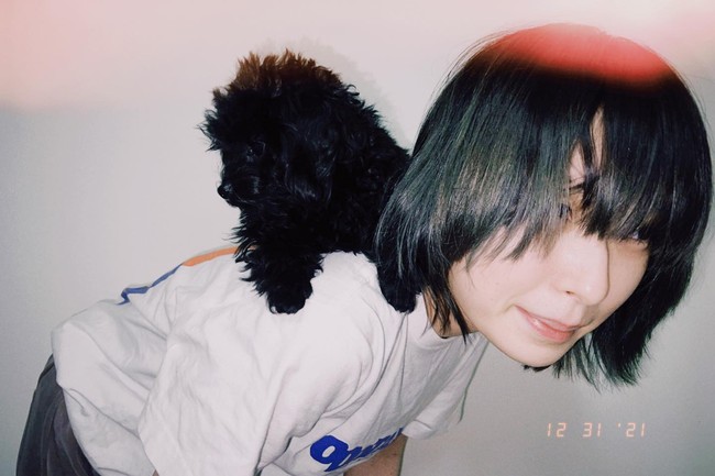 “Atas keinginan  keluarganya, pemakaman akan digelar secara tertutup dengan hanya keluarga dan orang terdekat. Kami dengan tulus mengucapkan terima kasih untuk dukungan kalian kepada Sayuri selama hidupnya dan kami akan mendoakan kedamaian abadinya ada bersama kalian,” kata Amaarashi.  Foto: Instagram Sayuri