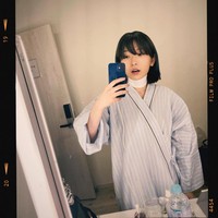 “Dia sangat menyukai musik sampai akhir selagi dia bergelut dengan penyakit kronis. Tidak banyak yang bisa aku katakan tapi ini adalah kenyataan. Aku harap kalian akan terus menerima cinta dari Sayuri yang dikeluarkannya (dari karya-karyanya),” ujar Amaarashi. Foto: Instagram Sayuri