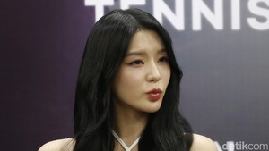 Soodam nggak henti-hentinya berpose kiyowo sepanjang acara loh!