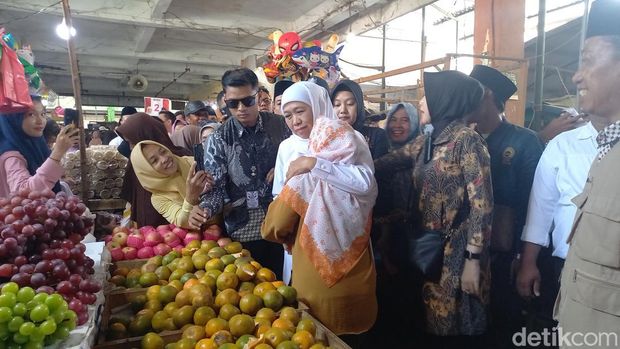 Suasana Kunjungan Khofifah di Pasar Sampang