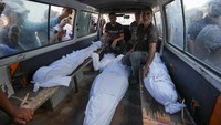 Konflik yang sudah berlangsung sejak 1948 itu kembali memanas sejak 7 Oktober 2023. Sampai saat ini Israel masih membombardir wilayah Gaza hingga ke serpihan terkecil dengan dalih memusnahkan Hamas. Kementerian Kesehatan di Gaza yang dikuasai Hamas pun melaporkan setidaknya 41.495 orang tewas selama lebih dari 11 bulan terakhir sejak Israel menyerang Gaza. (AP/Abdel Kareem Hana)